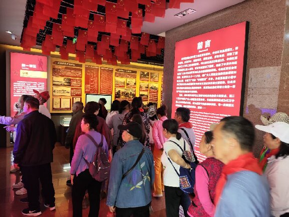 20260330旅行团人多 (1).jpg 20260330旅行团人多 (1).jpg