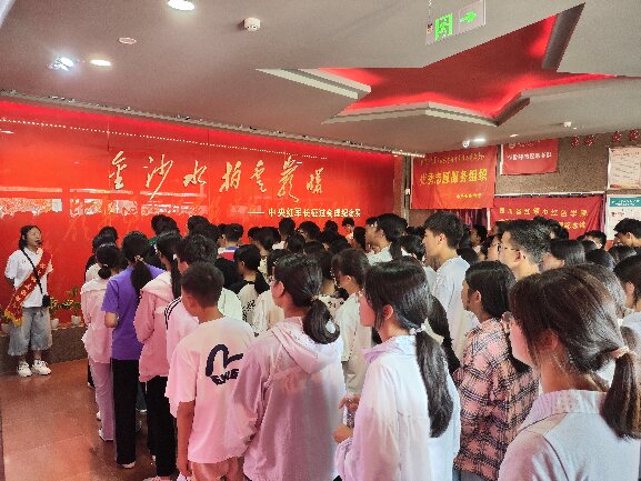 杨畅.jpg 杨畅.jpg