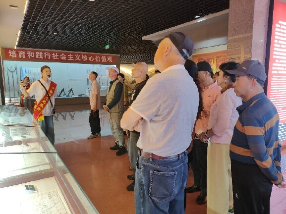 马依宁.jpg 马依宁.jpg